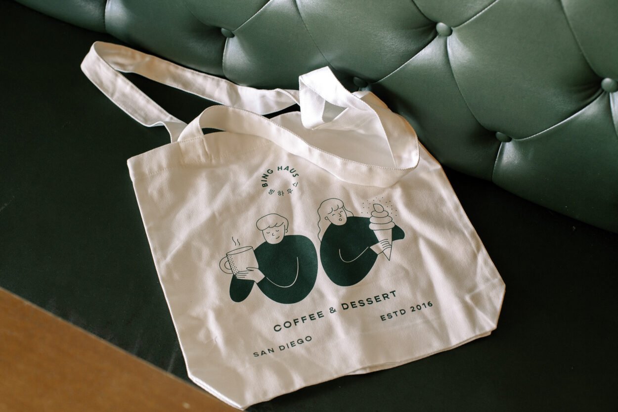 Reusable Tote Bags 4 Eco-friendly custom tote bag with minimalist branding, ideal for promoting sustainability.